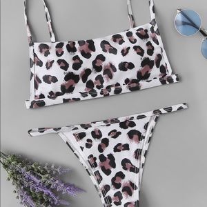 ⭐️Leopard bikini white cheeky strappy⭐️
